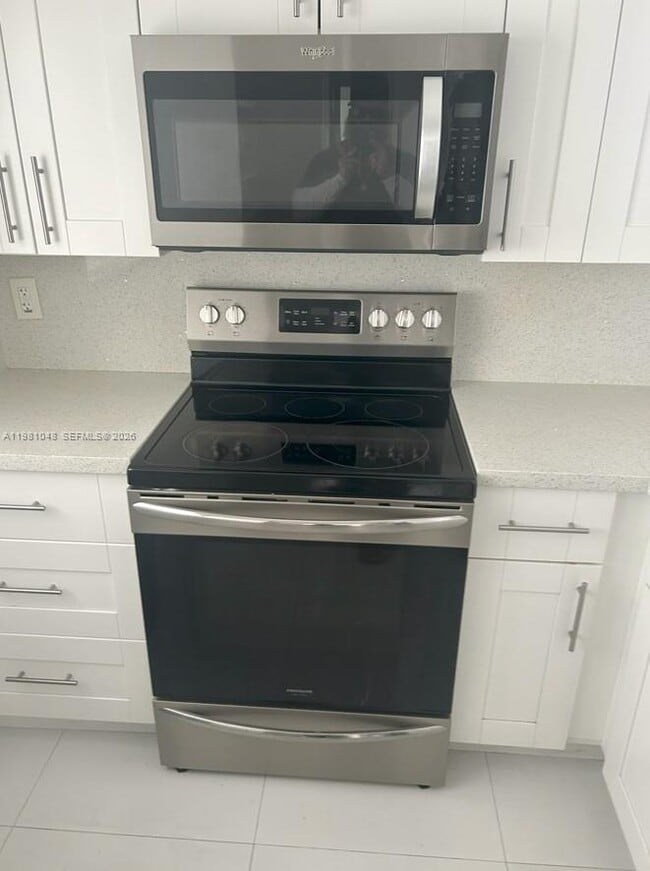 Building Photo - 3048 Sunrise Lakes Dr E