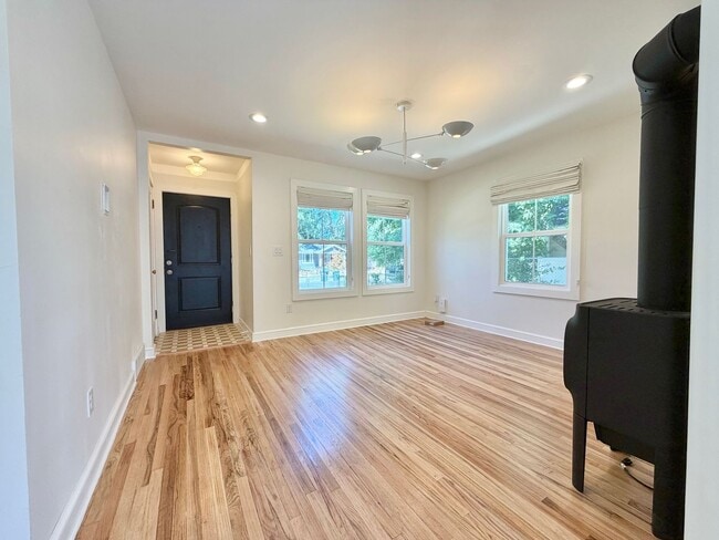 Building Photo - 262 Browning Ave