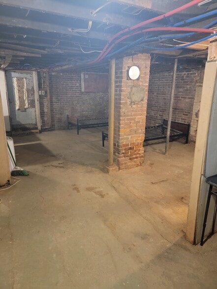 Building Photo - 73 Bartlett St