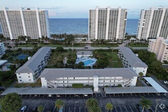 Building Photo - 2730 Banyan Rd