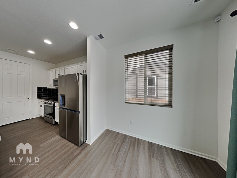 Building Photo - 9732 Truckee St