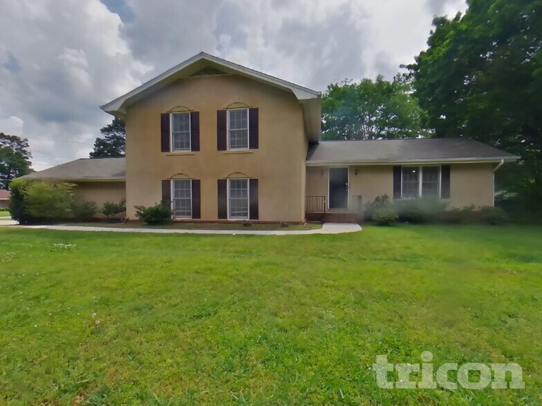 Building Photo - 2339 Country Club Dr SE