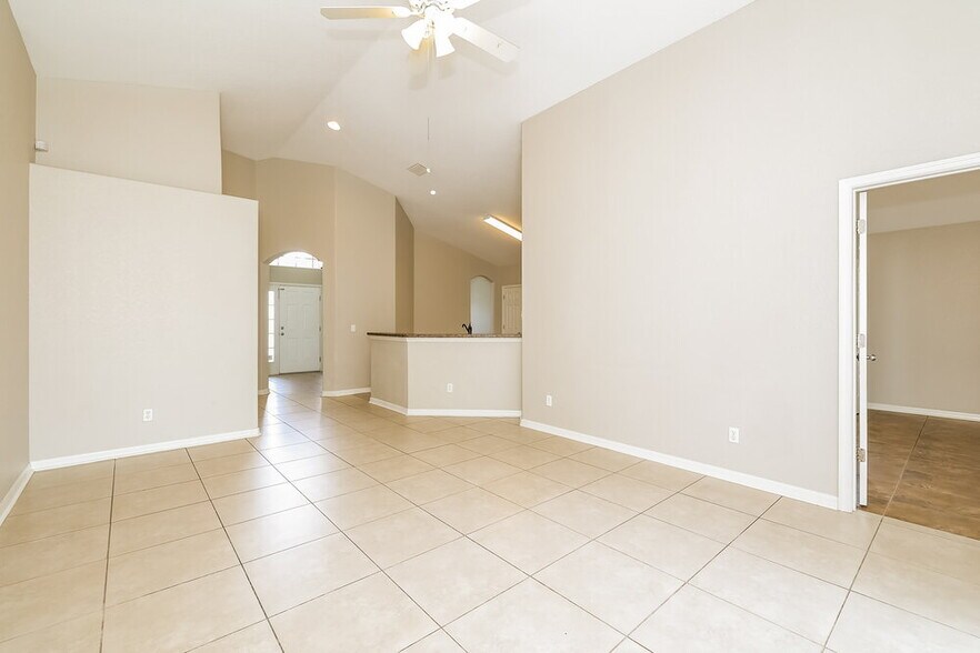 Building Photo - 202 Tower View Dr W