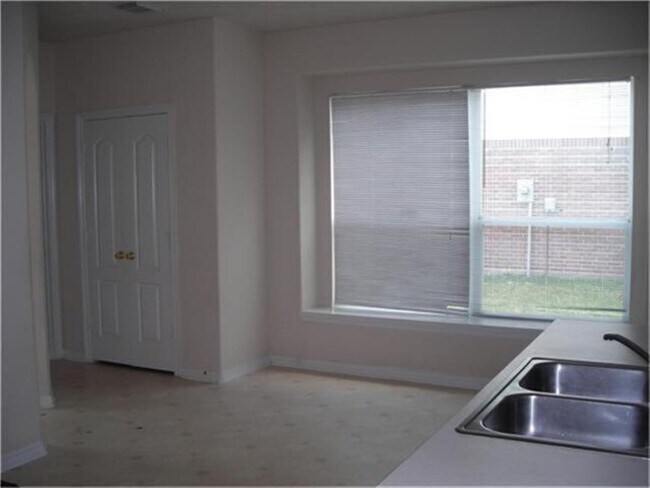 Building Photo - 5111 Manorfield Dr