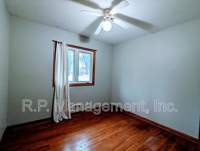 Building Photo - 15 103rd Ave NW