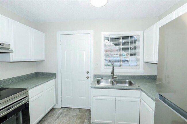 Building Photo - 2055 Alison Ct SW