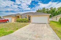 Building Photo - ** Rarely Available  ~ 3/2 Duplex W/ 2 Car Garage ~ Updated **