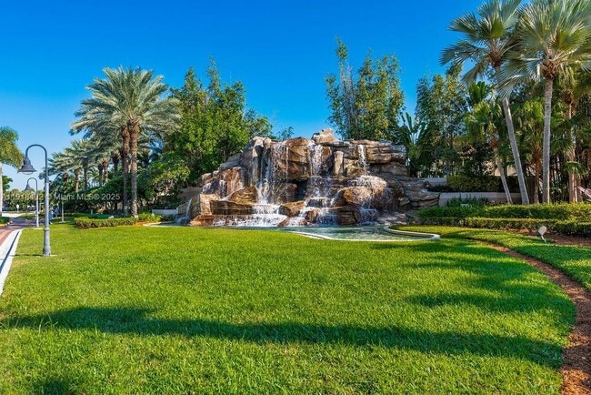 Building Photo - 6641 Via Regina