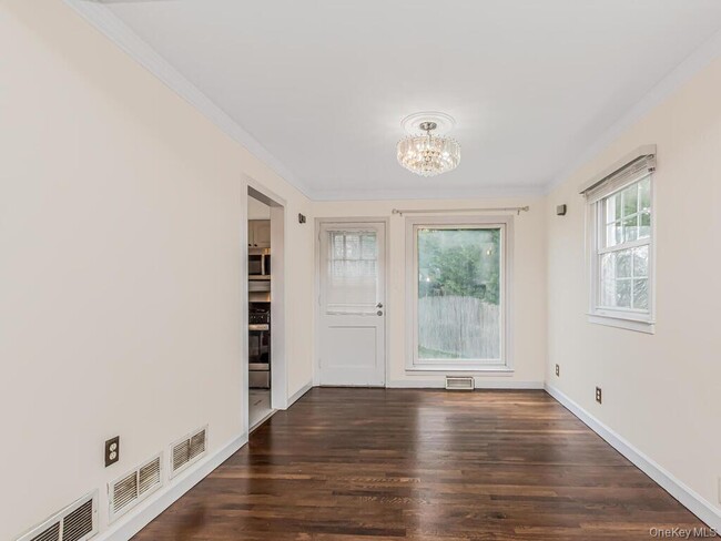 Building Photo - 42 Tower Hill Dr