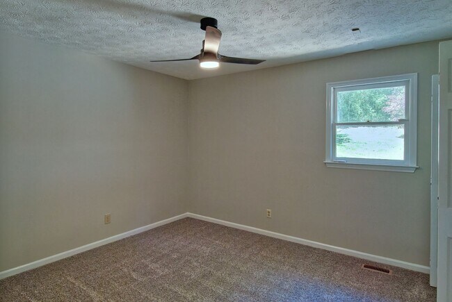 Building Photo - 1110 Berkshire Dr