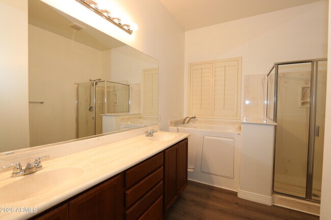 Building Photo - 852 E Rawhide Ct