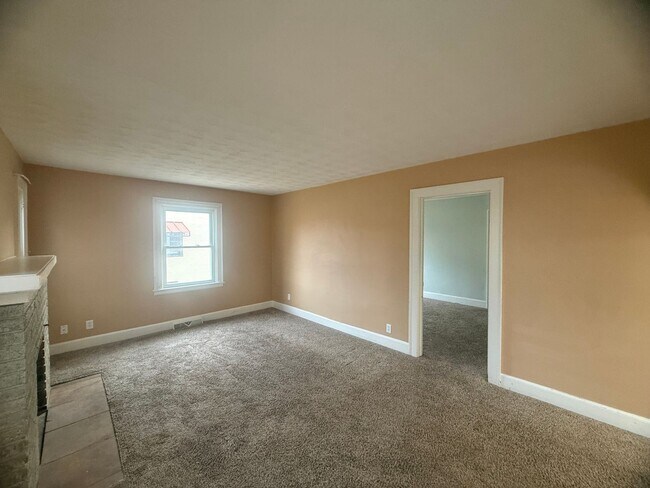 Building Photo - Spacious four-bedroom, two bathroom, pet friendly home!