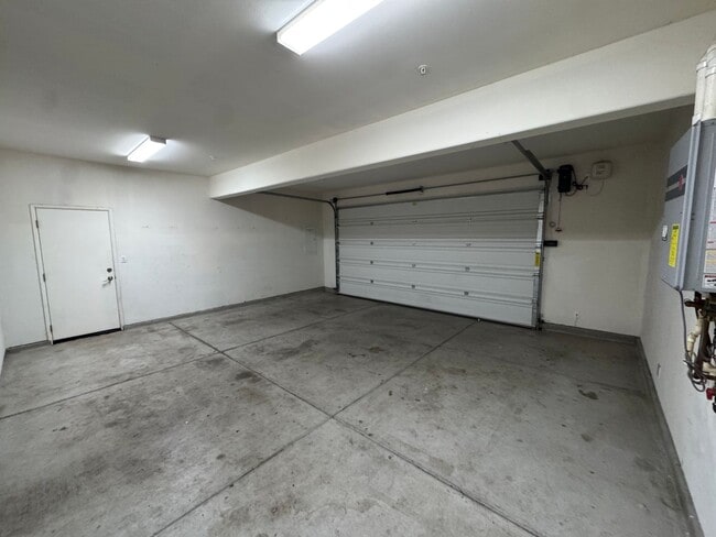 Building Photo - Newer 3-Bedroom Home in a Desirable Community