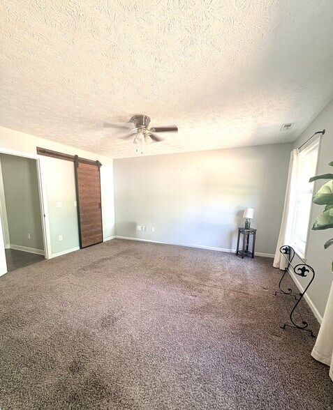 Building Photo - 372 Woodberry Cir