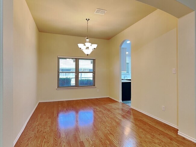 Building Photo - 1032 Bending Oak Dr