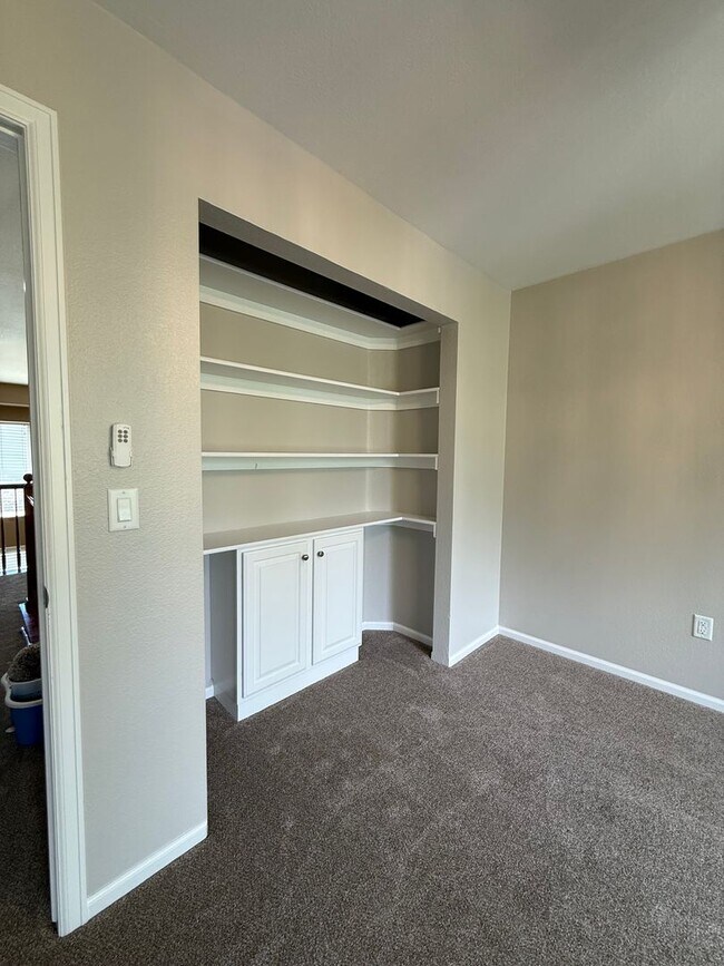 Building Photo - Your Colorado Oasis Awaits! 4 Bed, 3.5 Bath Home with Modern Amenities next to open space