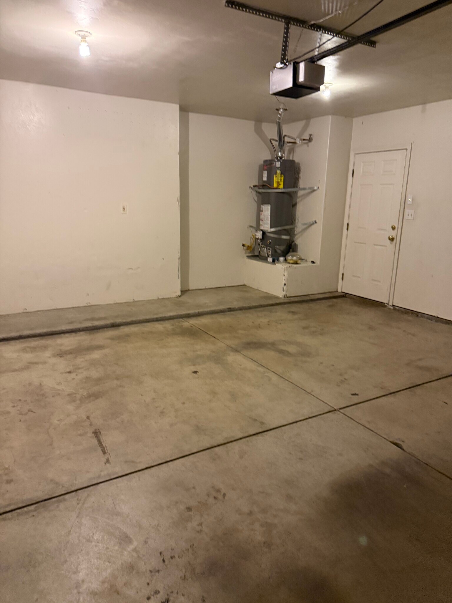 Building Photo - 602 Yellow Meadow Ct