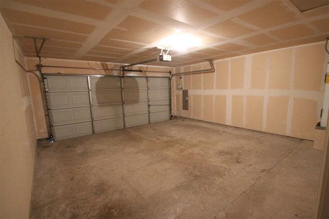 Building Photo - 2743 Hacienda Lake Dr