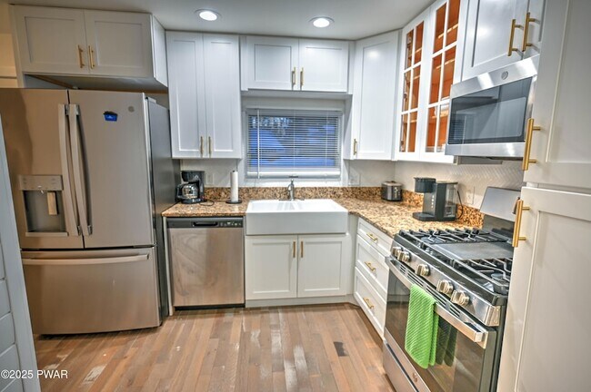 Building Photo - 413 Sunset Forest Dr