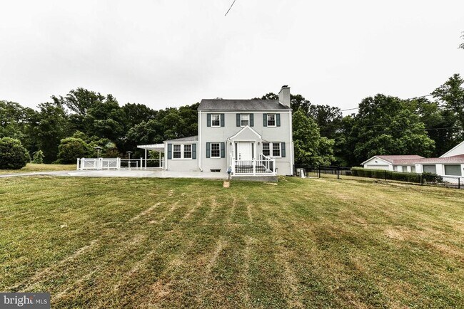 Building Photo - 3529 Woodburn Rd