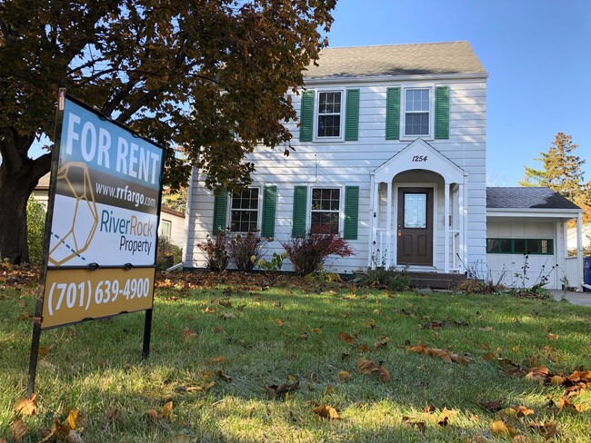 Building Photo - 3 Bedroom House w/Bonus Loft in North Fargo