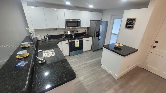 Primary Photo - 1100 Pine Dr