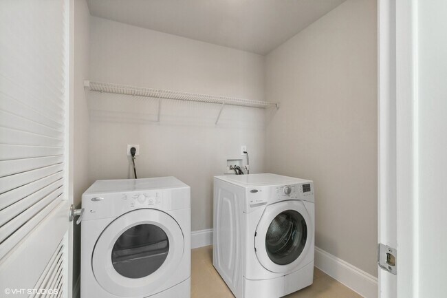 Building Photo - Making Midtown Buzz — Live in Style Today!