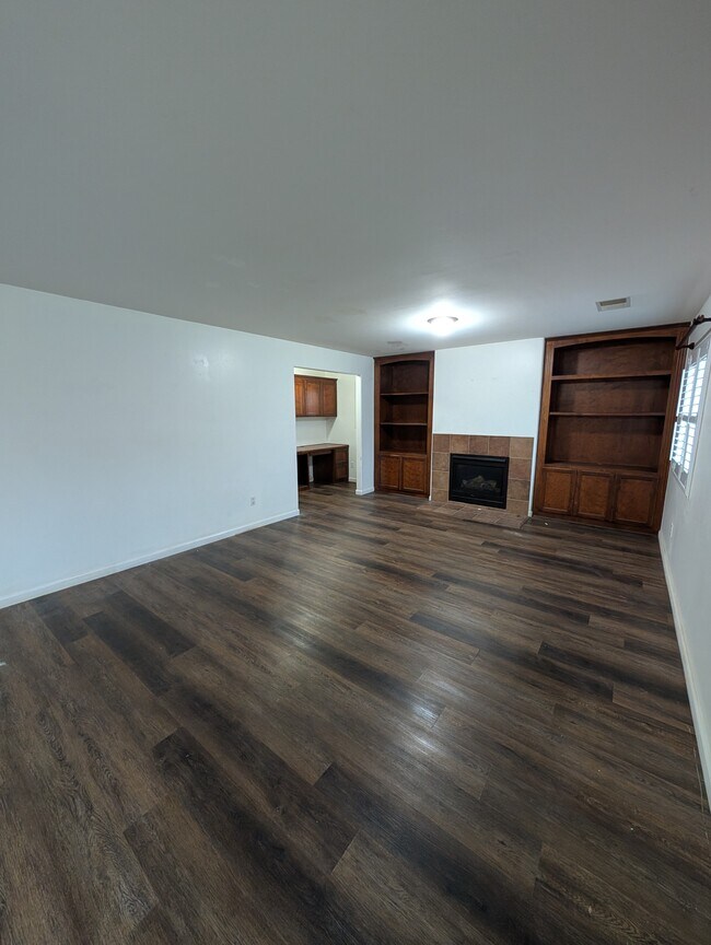 Building Photo - 3200 S Jensen Ct