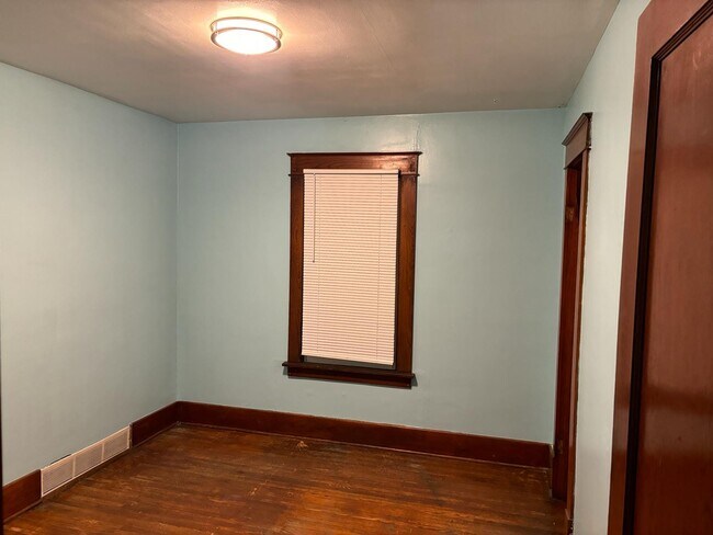 Building Photo - 2743 Niagara St