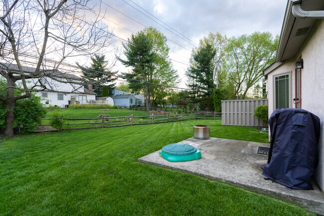 Building Photo - 67 Groton Dr