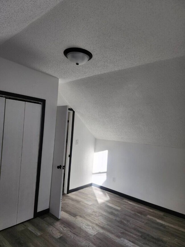 Building Photo - 113 S Polk St