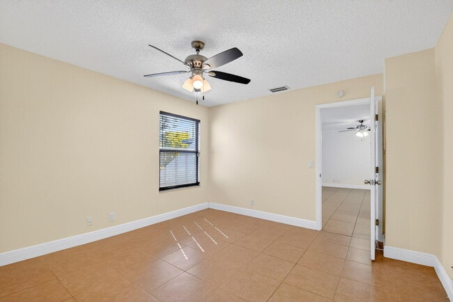 Building Photo - 18 Crossings Cir