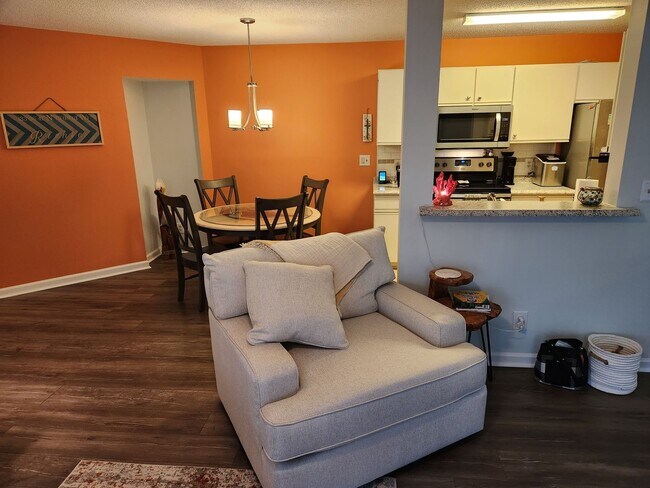 Building Photo - South Bay Lakes 2-Bedroom, 2-Bathroom Condo