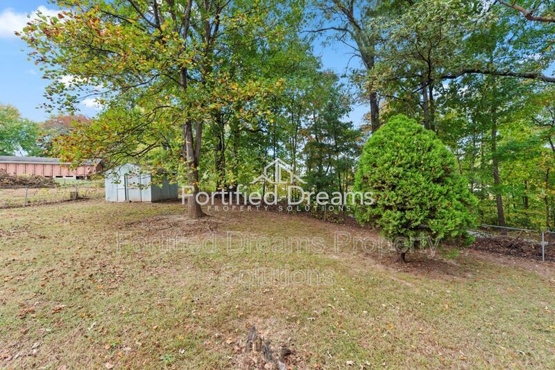 Building Photo - 1806 Heilwood Dr