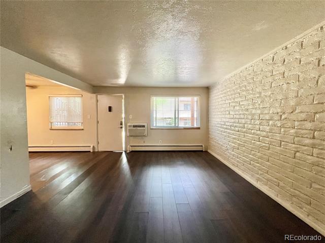 Building Photo - 875 S Quebec St