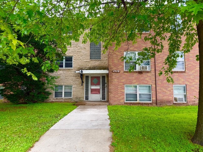 Building Photo - 1510 Larpenteur Ave W