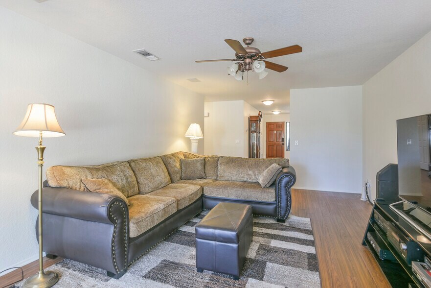 Family Room - 540 Canyon Vista Dr
