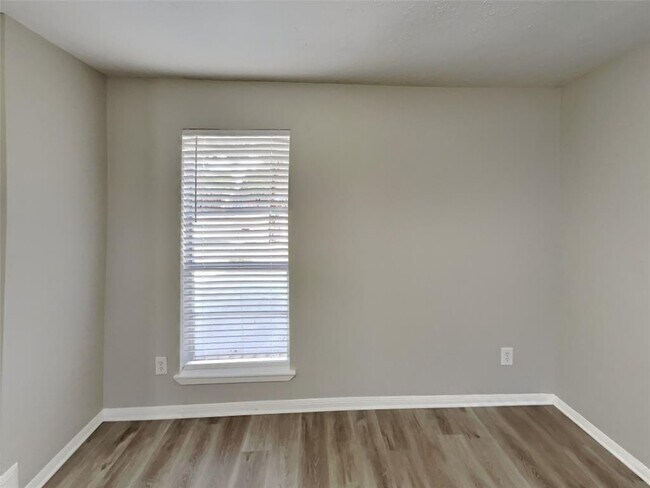 Building Photo - 16135 Deer Lick Dr
