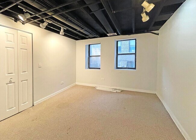 Building Photo - 1414 N Noble St