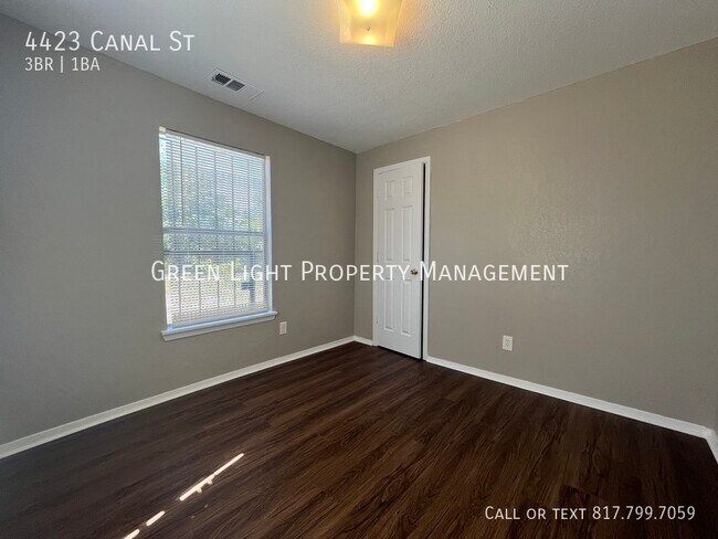 Building Photo - 4423 Canal St
