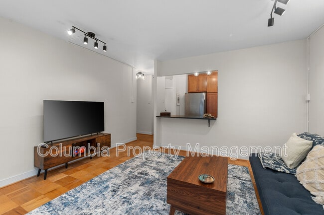 Building Photo - 1260 21st St NW