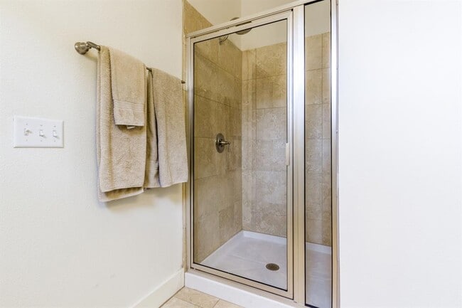 Building Photo - 2520 Bluebonnet Ln