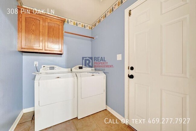 Building Photo - 308 Pin Oak Ln