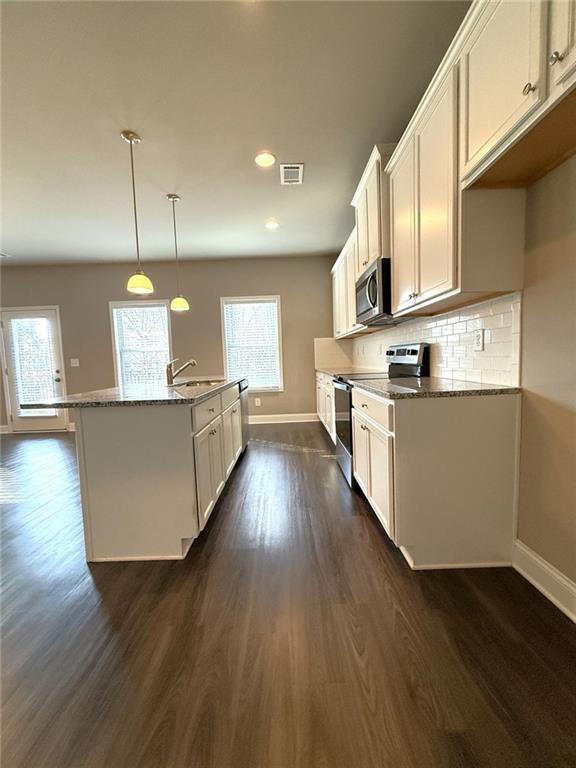 Building Photo - 827 Wellford Ave