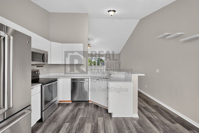 Building Photo - 1229 E 18th St