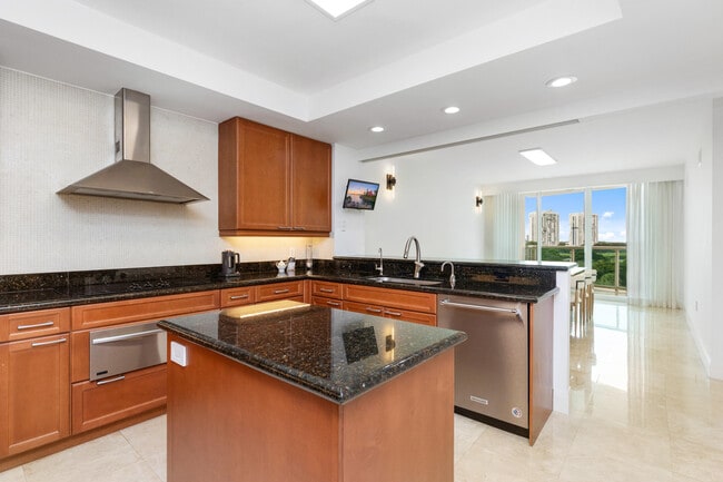 Building Photo - 20201 E Country Club Dr