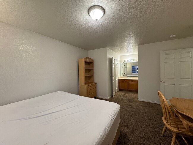 Building Photo - 108 W 1230 N St