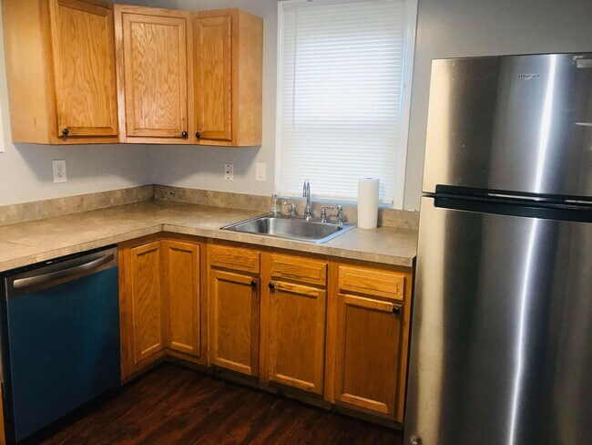 Building Photo - Charming 3 Bedroom/ 1 Bathroom Home in Dundalk, MD!