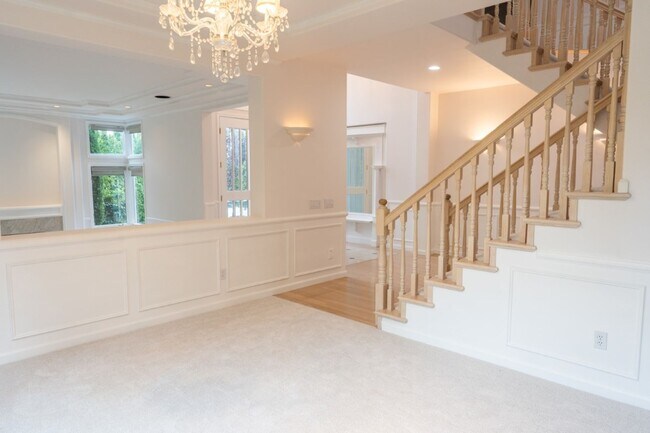 Building Photo - 4bd/3.75ba