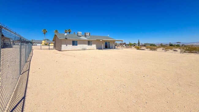Building Photo - Cute 3 Bedroom 2 Bathroom Home